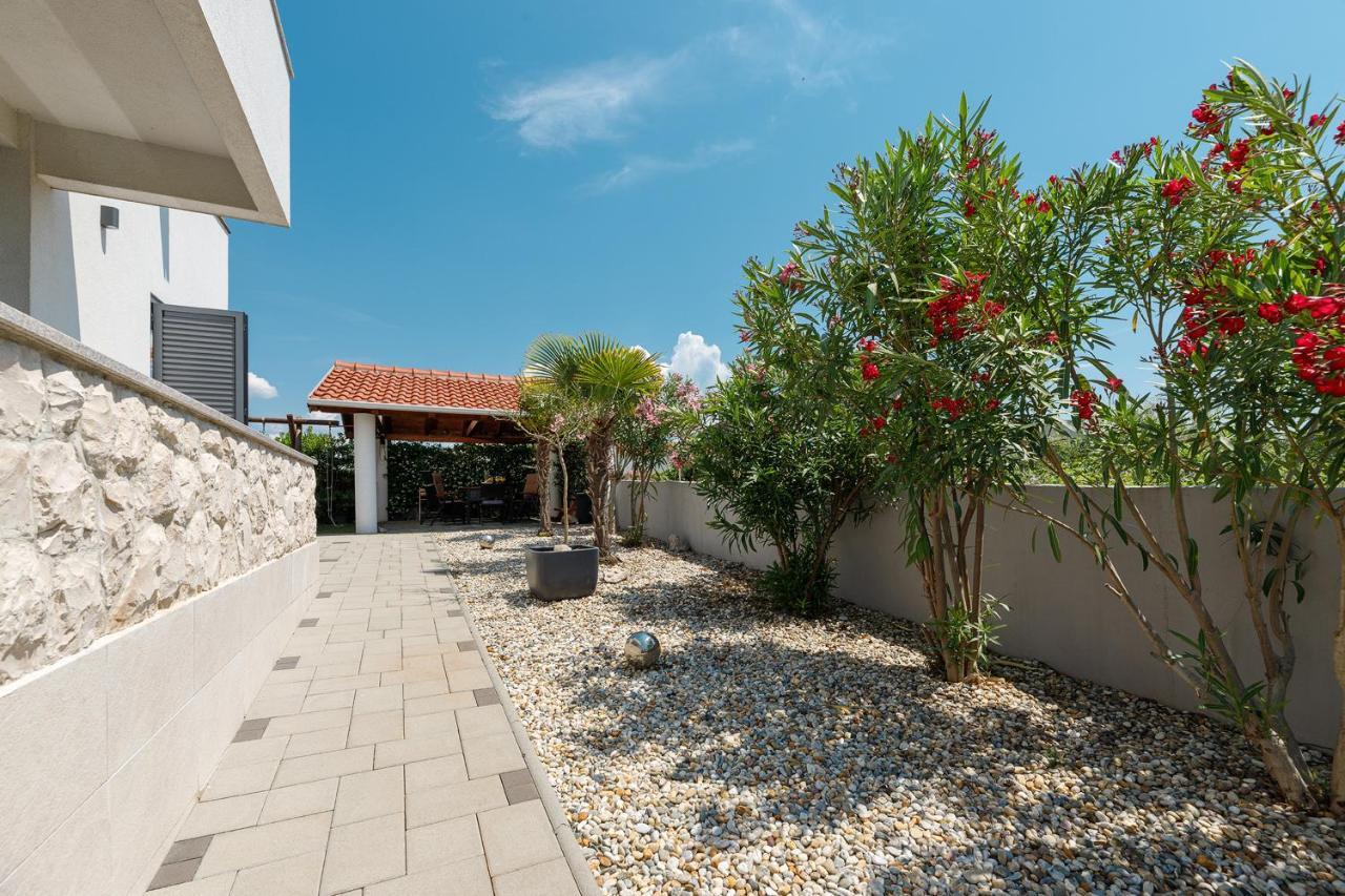 Malo Ferienvilla Privlaka, Pool, Boje, Wi-Fi, Wallbox Privlaka (Zadar) Exterior foto