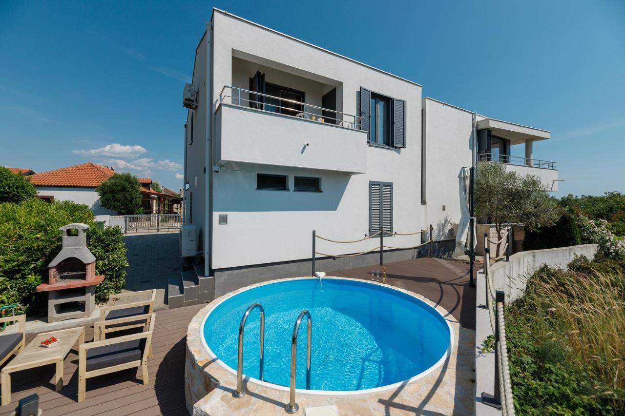 Malo Ferienvilla Privlaka, Pool, Boje, Wi-Fi, Wallbox Privlaka (Zadar) Exterior foto